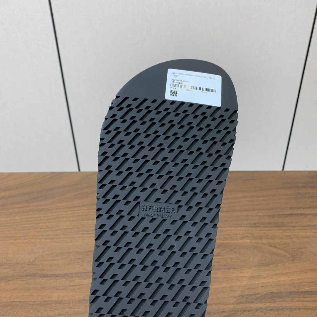【Herm*s】顶级版本情侣款二舅拖。鞋面进口牛皮、羊京皮、掌纹皮。进口羊皮里，Tpu防滑耐磨大底。原版