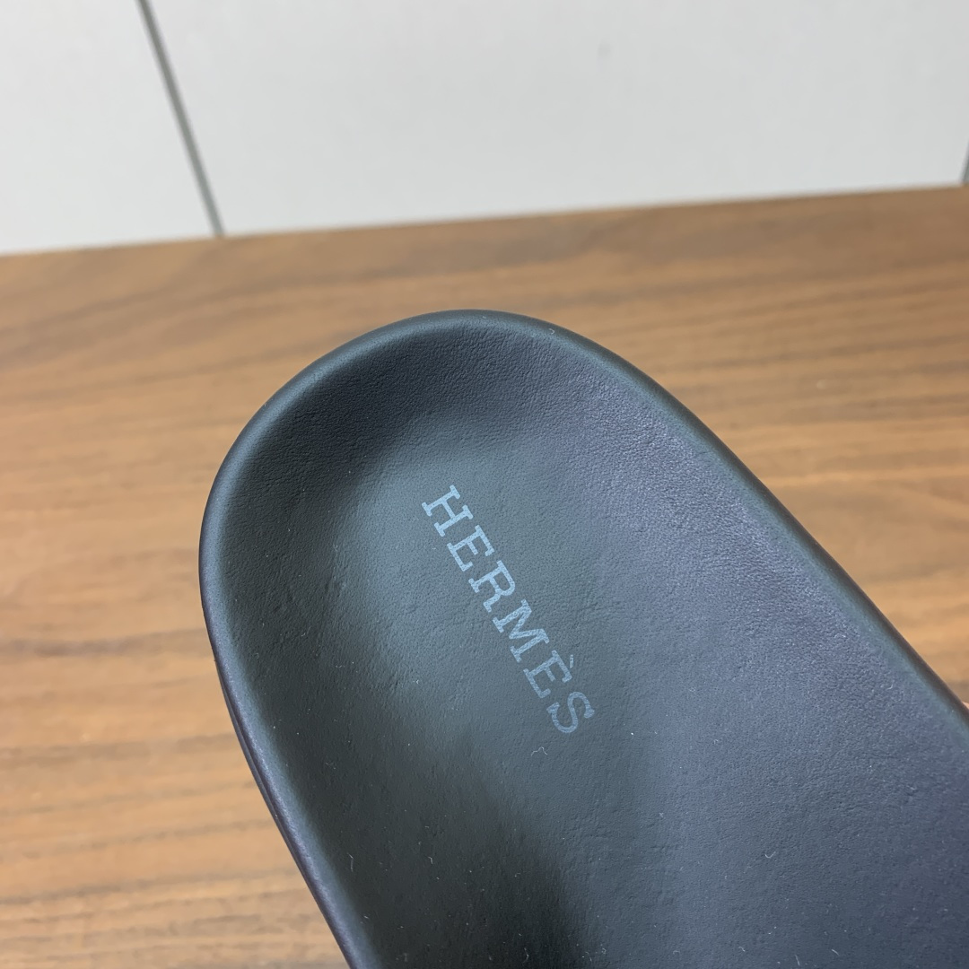 【Herm*s】顶级版本情侣款二舅拖。鞋面进口牛皮、羊京皮、掌纹皮。进口羊皮里，Tpu防滑耐磨大底。原版
