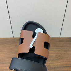 【Herm*s】顶级版本情侣款二舅拖。鞋面进口牛皮、羊京皮、掌纹皮。进口羊皮里,Tpu防滑耐磨大底。原版 【Herm*s】顶级版本情侣款二舅拖。鞋面进口牛皮、羊京皮、掌纹皮。进口羊皮里,Tpu防滑耐磨大底。原版