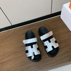 【Herm*s】顶级版本情侣款二舅拖。鞋面进口牛皮、羊京皮、掌纹皮。进口羊皮里,Tpu防滑耐磨大底。原版 【Herm*s】顶级版本情侣款二舅拖。鞋面进口牛皮、羊京皮、掌纹皮。进口羊皮里,Tpu防滑耐磨大底。原版