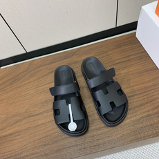 【Herm*s】顶级版本情侣款二舅拖。鞋面进口牛皮、羊京皮、掌纹皮。进口羊皮里,Tpu防滑耐磨大底。原版 【Herm*s】顶级版本情侣款二舅拖。鞋面进口牛皮、羊京皮、掌纹皮。进口羊皮里,Tpu防滑耐磨大底。原版