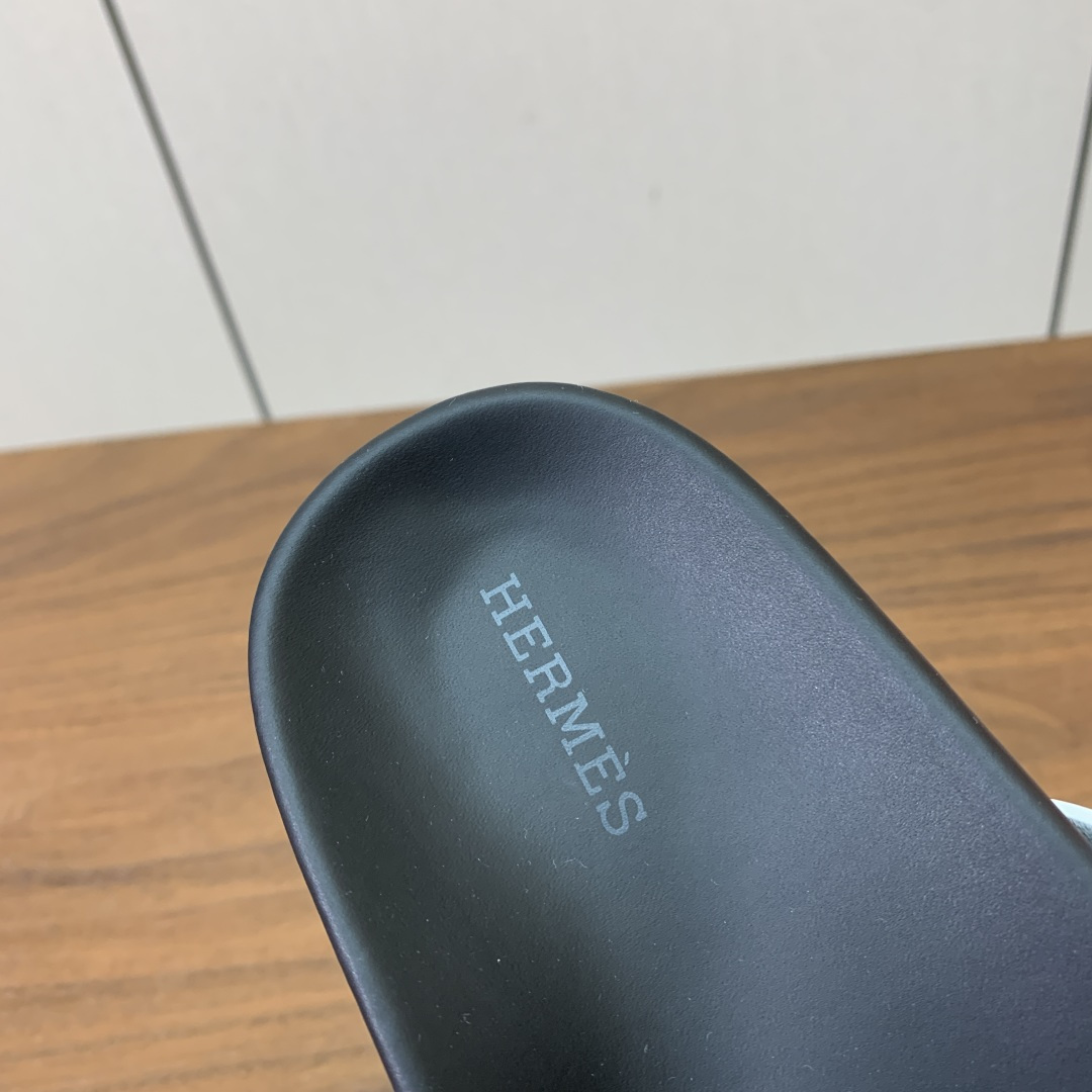 【Herm*s】顶级版本情侣款二舅拖。鞋面进口牛皮、羊京皮、掌纹皮。进口羊皮里，Tpu防滑耐磨大底。原版