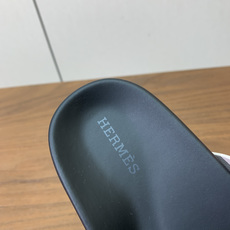【Herm*s】顶级版本情侣款二舅拖。鞋面进口牛皮、羊京皮、掌纹皮。进口羊皮里,Tpu防滑耐磨大底。原版 【Herm*s】顶级版本情侣款二舅拖。鞋面进口牛皮、羊京皮、掌纹皮。进口羊皮里,Tpu防滑耐磨大底。原版