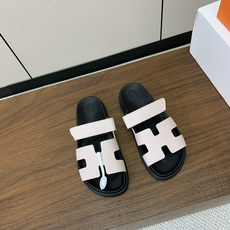 【Herm*s】顶级版本情侣款二舅拖。鞋面进口牛皮、羊京皮、掌纹皮。进口羊皮里,Tpu防滑耐磨大底。原版 【Herm*s】顶级版本情侣款二舅拖。鞋面进口牛皮、羊京皮、掌纹皮。进口羊皮里,Tpu防滑耐磨大底。原版