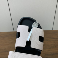 【Herm*s】顶级版本情侣款二舅拖。鞋面进口牛皮、羊京皮、掌纹皮。进口羊皮里,Tpu防滑耐磨大底。原版 【Herm*s】顶级版本情侣款二舅拖。鞋面进口牛皮、羊京皮、掌纹皮。进口羊皮里,Tpu防滑耐磨大底。原版