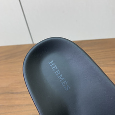 【Herm*s】顶级版本情侣款二舅拖。鞋面进口牛皮、羊京皮、掌纹皮。进口羊皮里,Tpu防滑耐磨大底。原版 【Herm*s】顶级版本情侣款二舅拖。鞋面进口牛皮、羊京皮、掌纹皮。进口羊皮里,Tpu防滑耐磨大底。原版
