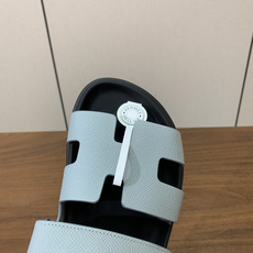 【Herm*s】顶级版本情侣款二舅拖。鞋面进口牛皮、羊京皮、掌纹皮。进口羊皮里,Tpu防滑耐磨大底。原版 【Herm*s】顶级版本情侣款二舅拖。鞋面进口牛皮、羊京皮、掌纹皮。进口羊皮里,Tpu防滑耐磨大底。原版