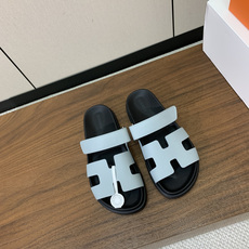 【Herm*s】顶级版本情侣款二舅拖。鞋面进口牛皮、羊京皮、掌纹皮。进口羊皮里,Tpu防滑耐磨大底。原版 【Herm*s】顶级版本情侣款二舅拖。鞋面进口牛皮、羊京皮、掌纹皮。进口羊皮里,Tpu防滑耐磨大底。原版