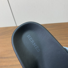 【Herm*s】顶级版本情侣款二舅拖。鞋面进口牛皮、羊京皮、掌纹皮。进口羊皮里,Tpu防滑耐磨大底。原版 【Herm*s】顶级版本情侣款二舅拖。鞋面进口牛皮、羊京皮、掌纹皮。进口羊皮里,Tpu防滑耐磨大底。原版