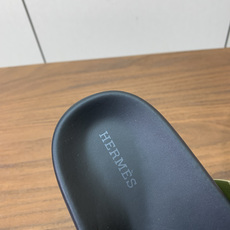 【Herm*s】顶级版本情侣款二舅拖。鞋面进口牛皮、羊京皮、掌纹皮。进口羊皮里,Tpu防滑耐磨大底。原版 【Herm*s】顶级版本情侣款二舅拖。鞋面进口牛皮、羊京皮、掌纹皮。进口羊皮里,Tpu防滑耐磨大底。原版