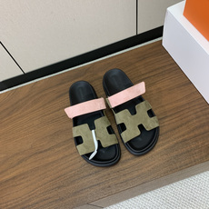 【Herm*s】顶级版本情侣款二舅拖。鞋面进口牛皮、羊京皮、掌纹皮。进口羊皮里,Tpu防滑耐磨大底。原版 【Herm*s】顶级版本情侣款二舅拖。鞋面进口牛皮、羊京皮、掌纹皮。进口羊皮里,Tpu防滑耐磨大底。原版