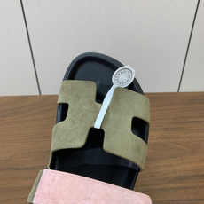 【Herm*s】顶级版本情侣款二舅拖。鞋面进口牛皮、羊京皮、掌纹皮。进口羊皮里,Tpu防滑耐磨大底。原版 【Herm*s】顶级版本情侣款二舅拖。鞋面进口牛皮、羊京皮、掌纹皮。进口羊皮里,Tpu防滑耐磨大底。原版