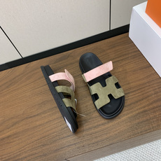 【Herm*s】顶级版本情侣款二舅拖。鞋面进口牛皮、羊京皮、掌纹皮。进口羊皮里,Tpu防滑耐磨大底。原版 【Herm*s】顶级版本情侣款二舅拖。鞋面进口牛皮、羊京皮、掌纹皮。进口羊皮里,Tpu防滑耐磨大底。原版