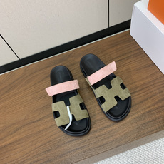 【Herm*s】顶级版本情侣款二舅拖。鞋面进口牛皮、羊京皮、掌纹皮。进口羊皮里,Tpu防滑耐磨大底。原版 【Herm*s】顶级版本情侣款二舅拖。鞋面进口牛皮、羊京皮、掌纹皮。进口羊皮里,Tpu防滑耐磨大底。原版
