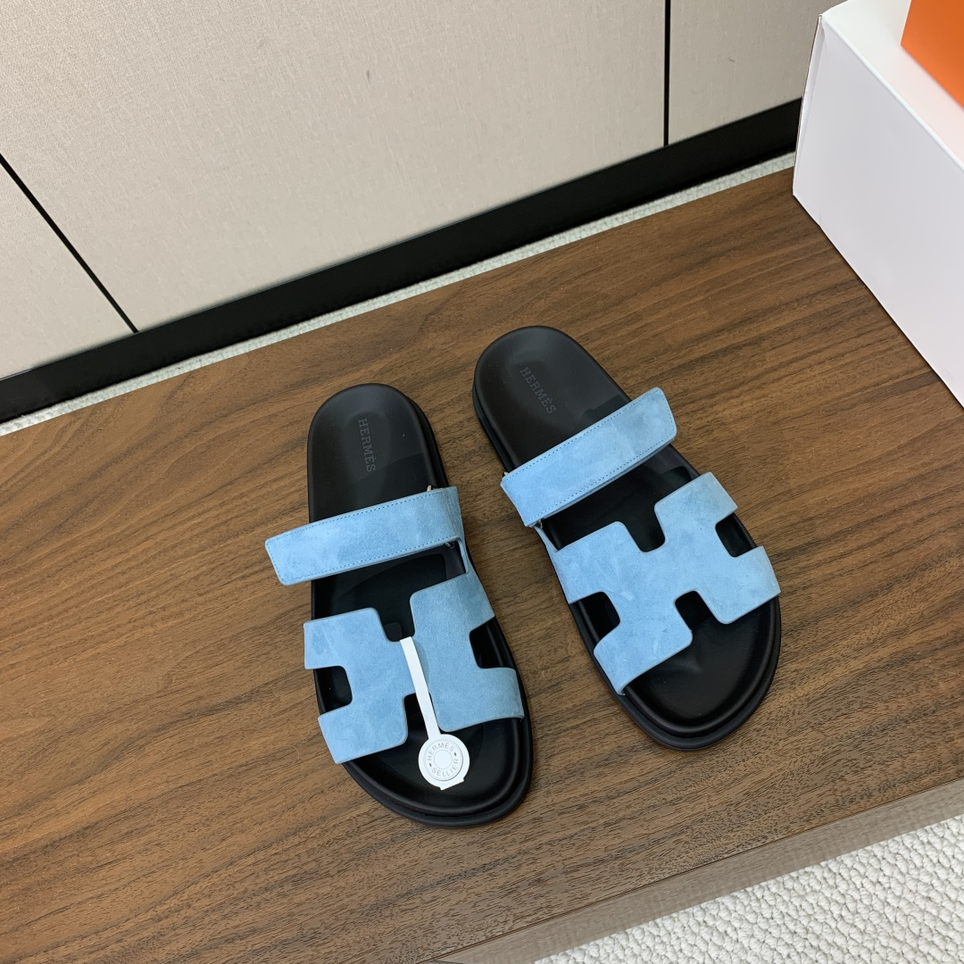 【Herm*s】顶级版本情侣款二舅拖。鞋面进口牛皮、羊京皮、掌纹皮。进口羊皮里,Tpu防滑耐磨大底。原版 【Herm*s】顶级版本情侣款二舅拖。鞋面进口牛皮、羊京皮、掌纹皮。进口羊皮里,Tpu防滑耐磨大底。原版