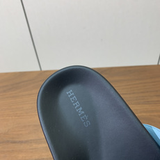 【Herm*s】顶级版本情侣款二舅拖。鞋面进口牛皮、羊京皮、掌纹皮。进口羊皮里,Tpu防滑耐磨大底。原版 【Herm*s】顶级版本情侣款二舅拖。鞋面进口牛皮、羊京皮、掌纹皮。进口羊皮里,Tpu防滑耐磨大底。原版