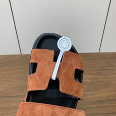 【Herm*s】顶级版本情侣款二舅拖。鞋面进口牛皮、羊京皮、掌纹皮。进口羊皮里,Tpu防滑耐磨大底。原版 【Herm*s】顶级版本情侣款二舅拖。鞋面进口牛皮、羊京皮、掌纹皮。进口羊皮里,Tpu防滑耐磨大底。原版