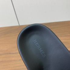 【Herm*s】顶级版本情侣款二舅拖。鞋面进口牛皮、羊京皮、掌纹皮。进口羊皮里,Tpu防滑耐磨大底。原版 【Herm*s】顶级版本情侣款二舅拖。鞋面进口牛皮、羊京皮、掌纹皮。进口羊皮里,Tpu防滑耐磨大底。原版