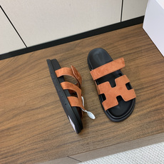 【Herm*s】顶级版本情侣款二舅拖。鞋面进口牛皮、羊京皮、掌纹皮。进口羊皮里,Tpu防滑耐磨大底。原版 【Herm*s】顶级版本情侣款二舅拖。鞋面进口牛皮、羊京皮、掌纹皮。进口羊皮里,Tpu防滑耐磨大底。原版