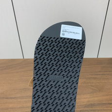 【Herm*s】顶级版本情侣款二舅拖。鞋面进口牛皮、羊京皮、掌纹皮。进口羊皮里,Tpu防滑耐磨大底。原版 【Herm*s】顶级版本情侣款二舅拖。鞋面进口牛皮、羊京皮、掌纹皮。进口羊皮里,Tpu防滑耐磨大底。原版
