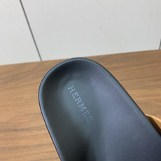 【Herm*s】顶级版本情侣款二舅拖。鞋面进口牛皮、羊京皮、掌纹皮。进口羊皮里,Tpu防滑耐磨大底。原版 【Herm*s】顶级版本情侣款二舅拖。鞋面进口牛皮、羊京皮、掌纹皮。进口羊皮里,Tpu防滑耐磨大底。原版