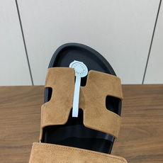 【Herm*s】顶级版本情侣款二舅拖。鞋面进口牛皮、羊京皮、掌纹皮。进口羊皮里,Tpu防滑耐磨大底。原版 【Herm*s】顶级版本情侣款二舅拖。鞋面进口牛皮、羊京皮、掌纹皮。进口羊皮里,Tpu防滑耐磨大底。原版