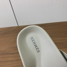 【Herm*s】顶级版本情侣款二舅拖。鞋面进口牛皮、羊京皮、掌纹皮。进口羊皮里,Tpu防滑耐磨大底。原版 【Herm*s】顶级版本情侣款二舅拖。鞋面进口牛皮、羊京皮、掌纹皮。进口羊皮里,Tpu防滑耐磨大底。原版