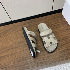 【Herm*s】顶级版本情侣款二舅拖。鞋面进口牛皮、羊京皮、掌纹皮。进口羊皮里,Tpu防滑耐磨大底。原版 【Herm*s】顶级版本情侣款二舅拖。鞋面进口牛皮、羊京皮、掌纹皮。进口羊皮里,Tpu防滑耐磨大底。原版