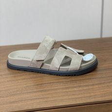 【Herm*s】顶级版本情侣款二舅拖。鞋面进口牛皮、羊京皮、掌纹皮。进口羊皮里,Tpu防滑耐磨大底。原版 【Herm*s】顶级版本情侣款二舅拖。鞋面进口牛皮、羊京皮、掌纹皮。进口羊皮里,Tpu防滑耐磨大底。原版