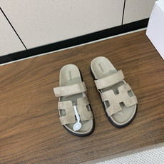 【Herm*s】顶级版本情侣款二舅拖。鞋面进口牛皮、羊京皮、掌纹皮。进口羊皮里,Tpu防滑耐磨大底。原版 【Herm*s】顶级版本情侣款二舅拖。鞋面进口牛皮、羊京皮、掌纹皮。进口羊皮里,Tpu防滑耐磨大底。原版