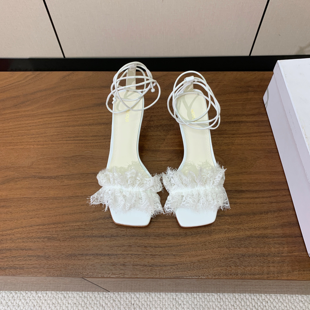 【Neous】方头蕾丝凉鞋。优雅风格、创造不一样的感觉，鞋面蕾丝，羊皮内里及垫脚。真皮大底。跟高7cm 