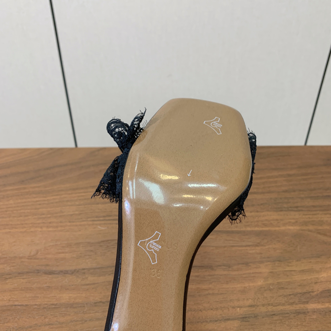 【Neous】方头蕾丝凉鞋。优雅风格、创造不一样的感觉，鞋面蕾丝，羊皮内里及垫脚。真皮大底。跟高7cm 