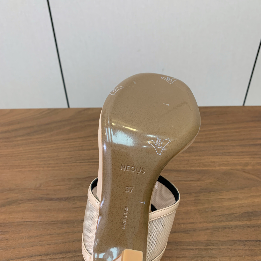 【Neous】网面拖鞋。优雅风格、创造不一样的感觉，鞋面牛皮➕网面，羊皮内里及垫脚。真皮大底。跟高8cm