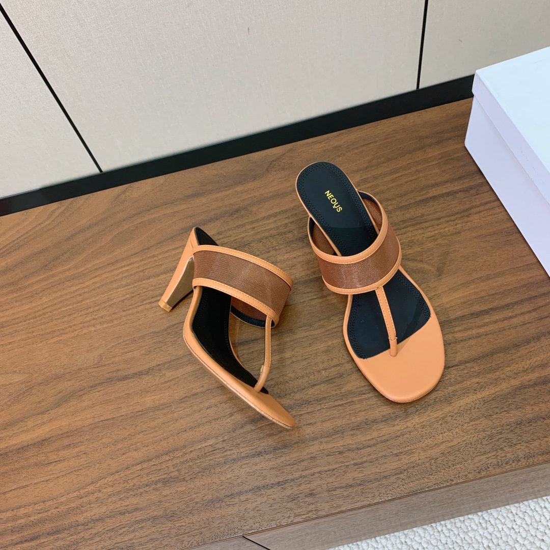 【Neous】网面拖鞋。优雅风格、创造不一样的感觉，鞋面牛皮➕网面，羊皮内里及垫脚。真皮大底。跟高8cm