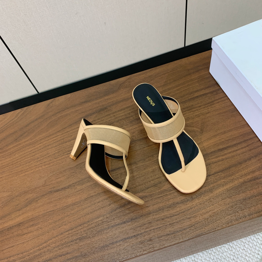 【Neous】网面拖鞋。优雅风格、创造不一样的感觉，鞋面牛皮➕网面，羊皮内里及垫脚。真皮大底。跟高8cm