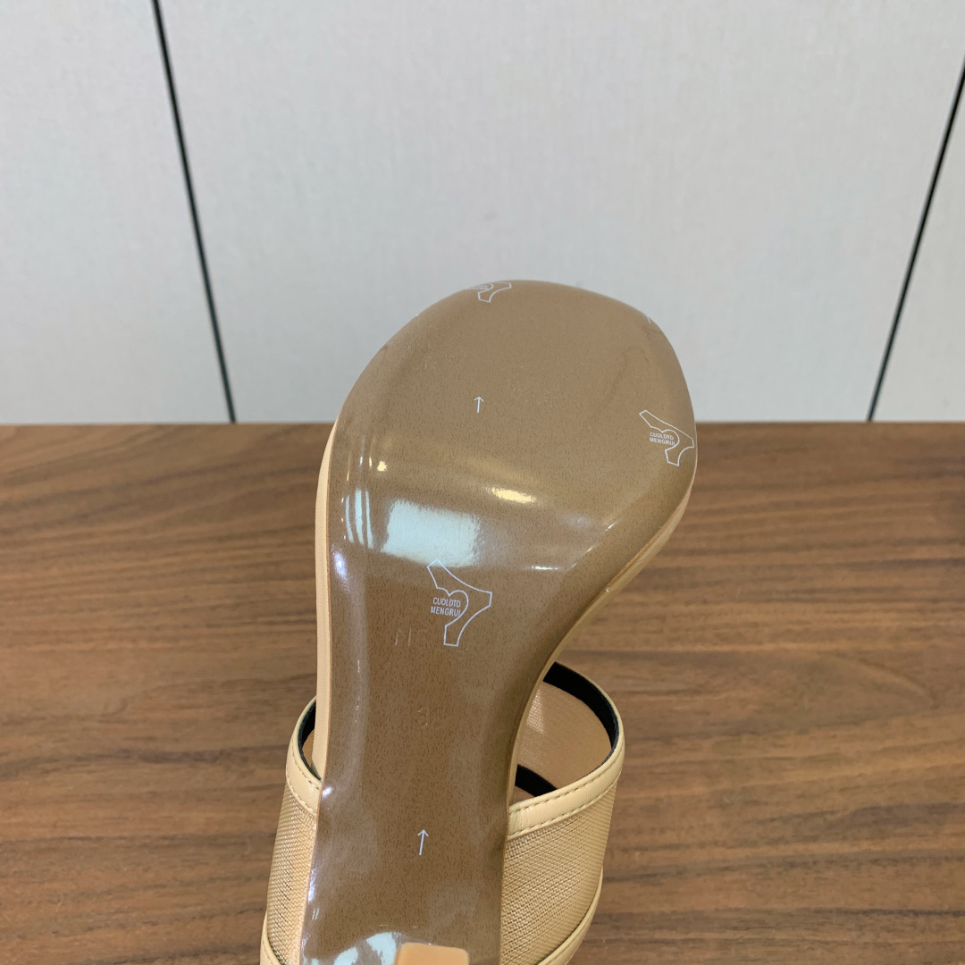 【Neous】网面拖鞋。优雅风格、创造不一样的感觉，鞋面牛皮➕网面，羊皮内里及垫脚。真皮大底。跟高8cm