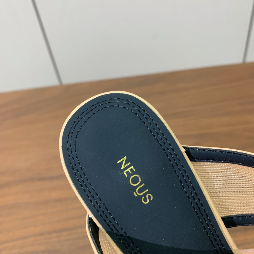 【Neous】网面拖鞋。优雅风格、创造不一样的感觉，鞋面牛皮➕网面，羊皮内里及垫脚。真皮大底。跟高8cm