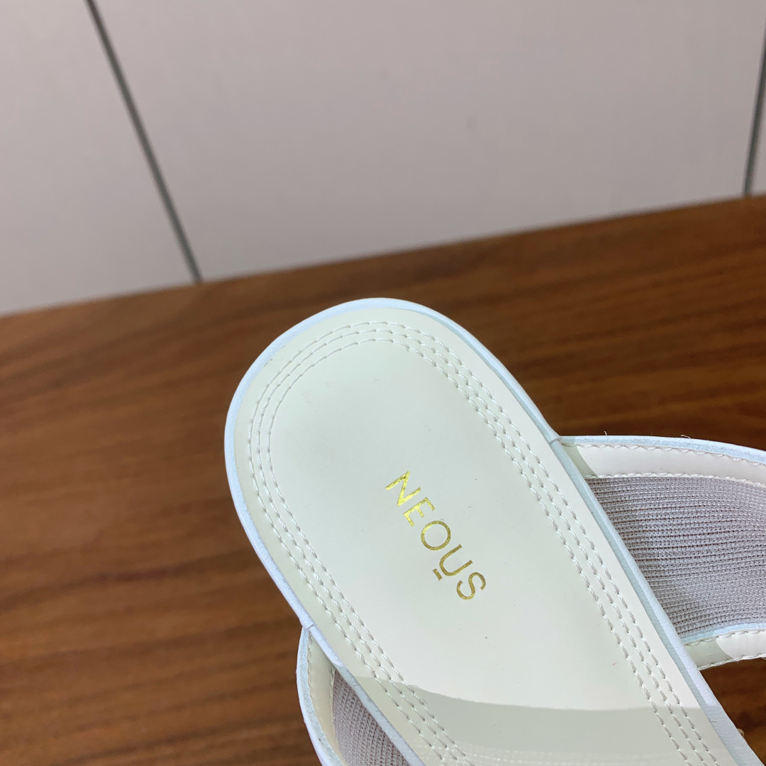 【Neous】网面拖鞋。优雅风格、创造不一样的感觉，鞋面牛皮➕网面，羊皮内里及垫脚。真皮大底。跟高8cm