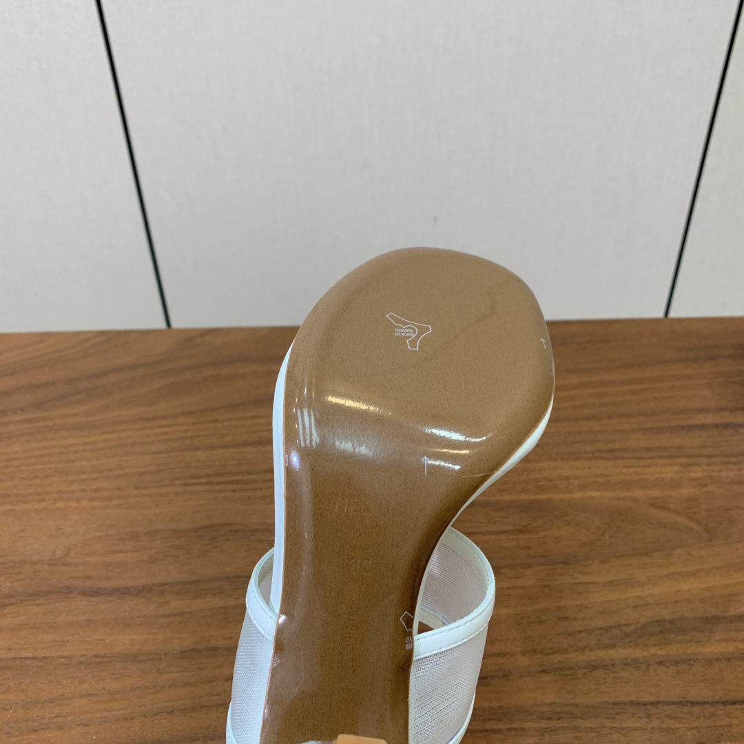 【Neous】网面拖鞋。优雅风格、创造不一样的感觉，鞋面牛皮➕网面，羊皮内里及垫脚。真皮大底。跟高8cm