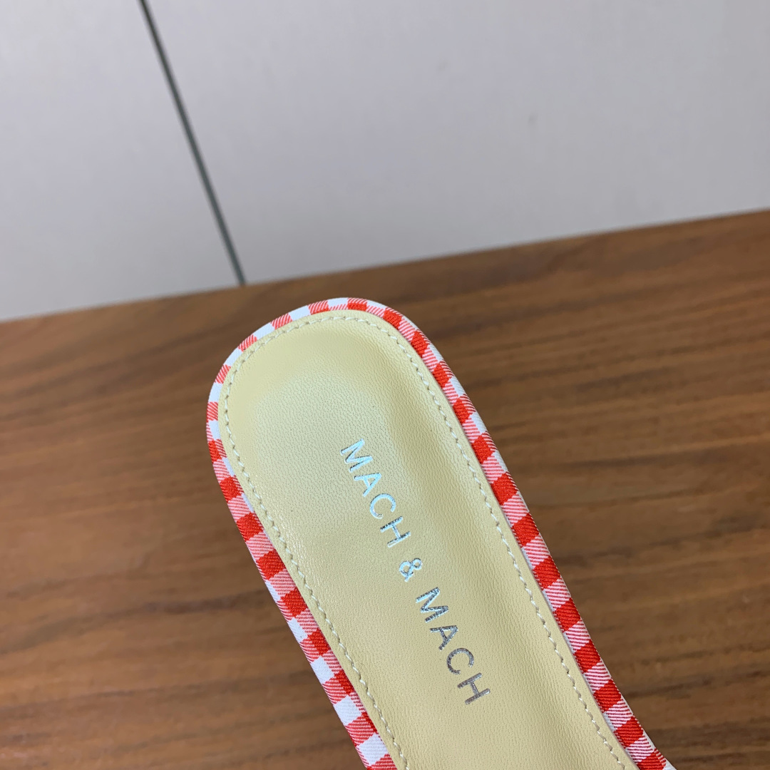 【Mach＆Mach】钻扣蝴蝶结拖鞋。简约时尚。鞋面定制布料，羊皮内里及垫脚。真皮大底。跟高9.5cm码
