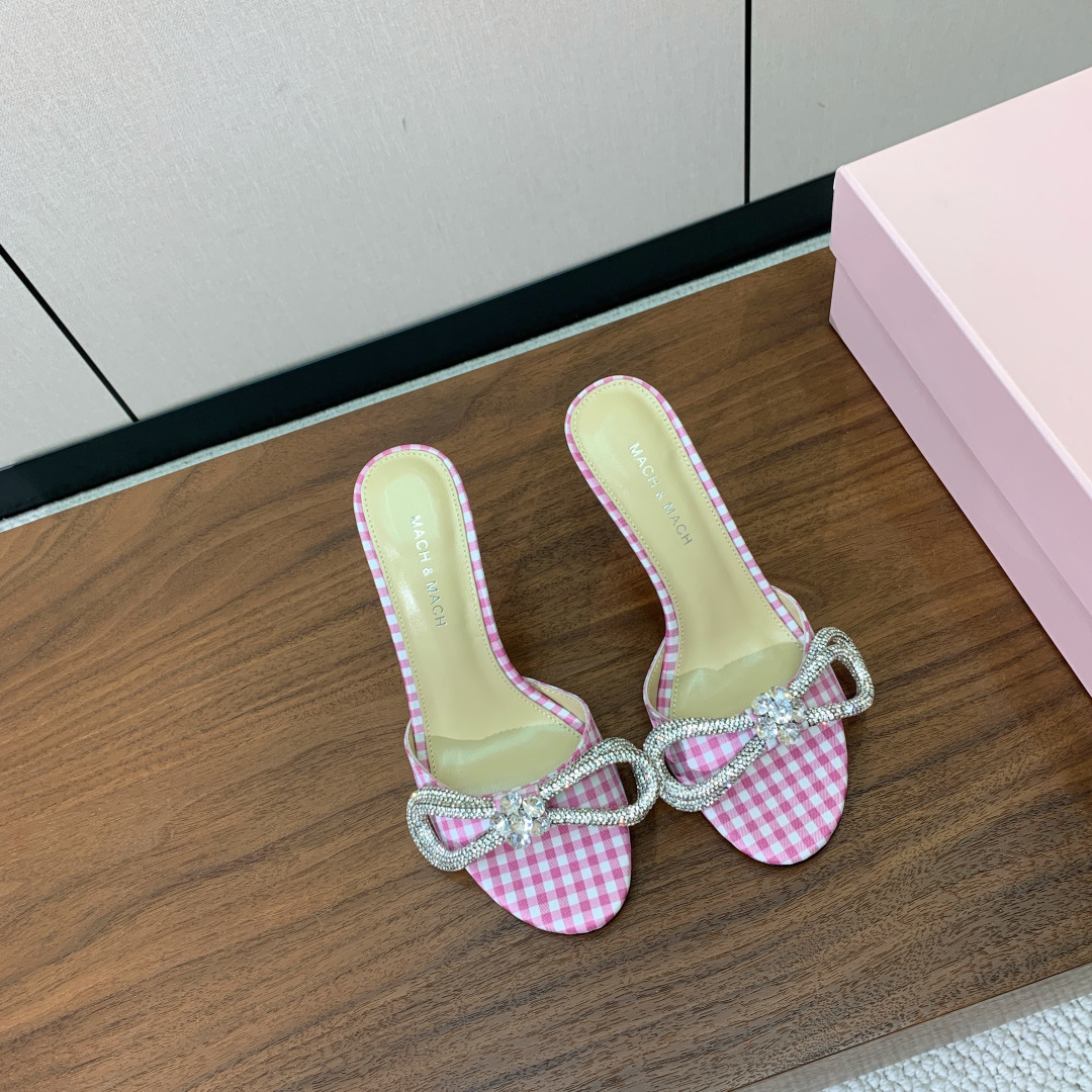 【Mach＆Mach】钻扣蝴蝶结拖鞋。简约时尚。鞋面定制布料，羊皮内里及垫脚。真皮大底。跟高9.5cm码