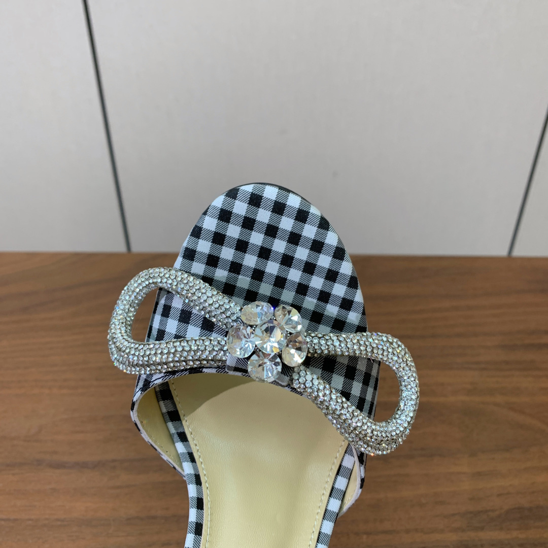 【Mach＆Mach】钻扣蝴蝶结拖鞋。简约时尚。鞋面定制布料，羊皮内里及垫脚。真皮大底。跟高9.5cm码
