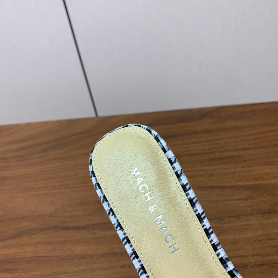 【Mach＆Mach】钻扣蝴蝶结拖鞋。简约时尚。鞋面定制布料，羊皮内里及垫脚。真皮大底。跟高9.5cm码