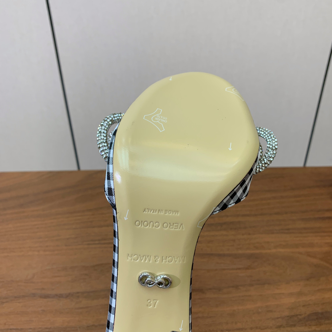 【Mach＆Mach】钻扣蝴蝶结拖鞋。简约时尚。鞋面定制布料，羊皮内里及垫脚。真皮大底。跟高9.5cm码