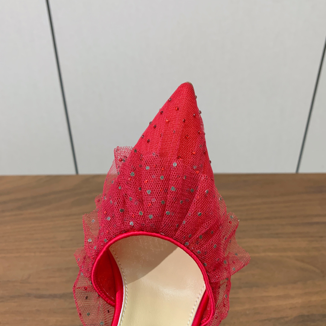 【Anderea Wazen】蕾丝凉鞋。纯手工蕾丝折叠工艺，非常的美，上脚无敌了。鞋面进口蕾丝。羊皮垫脚