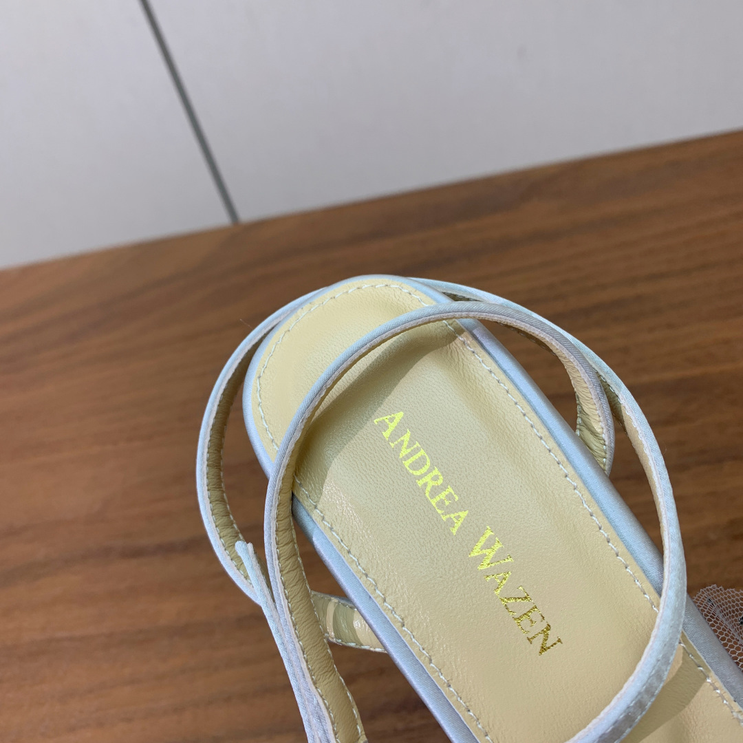 【Anderea Wazen】蕾丝凉鞋。纯手工蕾丝折叠工艺，非常的美，上脚无敌了。鞋面进口蕾丝。羊皮垫脚