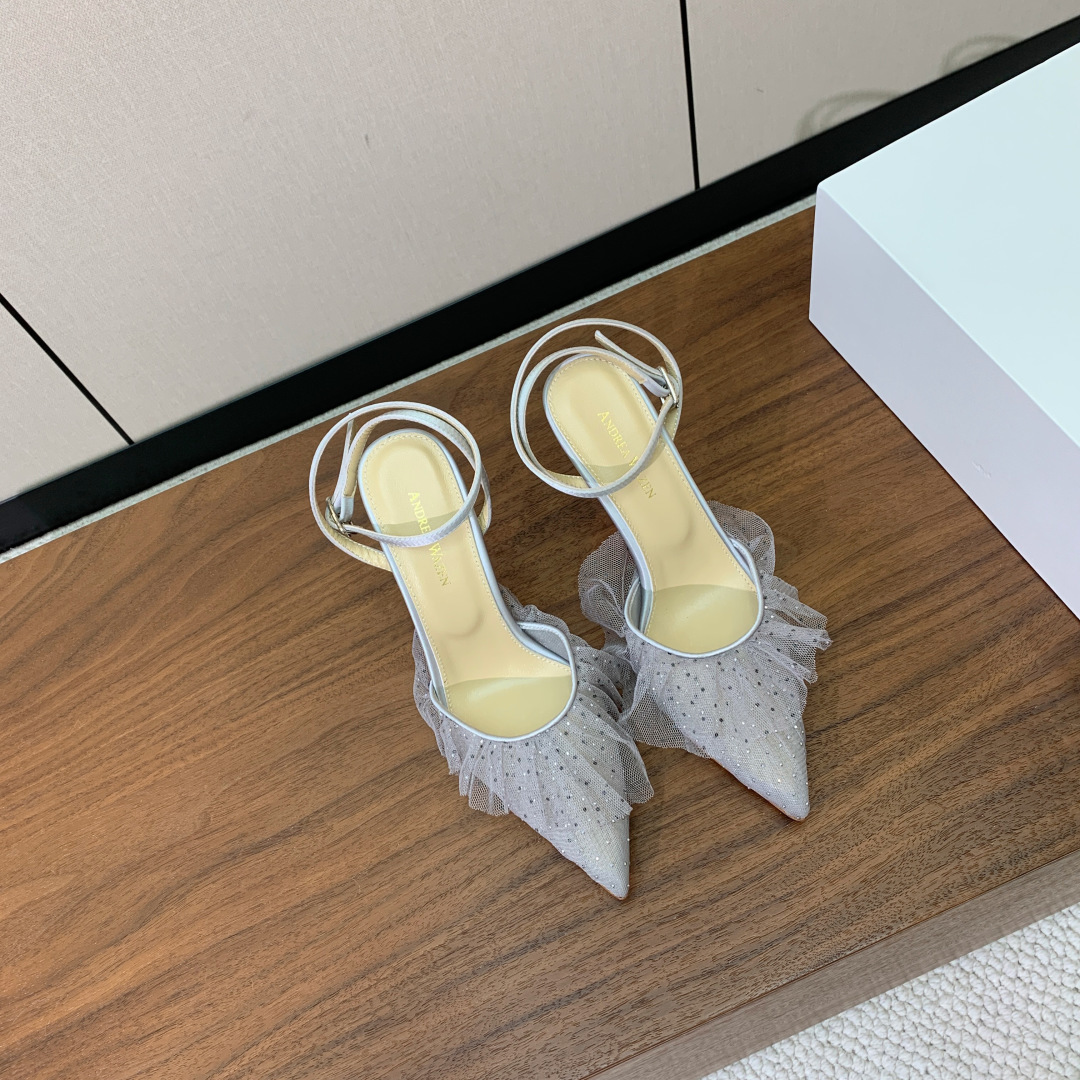 【Anderea Wazen】蕾丝凉鞋。纯手工蕾丝折叠工艺，非常的美，上脚无敌了。鞋面进口蕾丝。羊皮垫脚