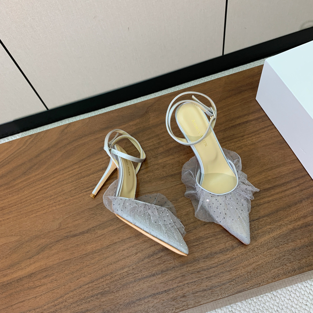 【Anderea Wazen】蕾丝凉鞋。纯手工蕾丝折叠工艺，非常的美，上脚无敌了。鞋面进口蕾丝。羊皮垫脚
