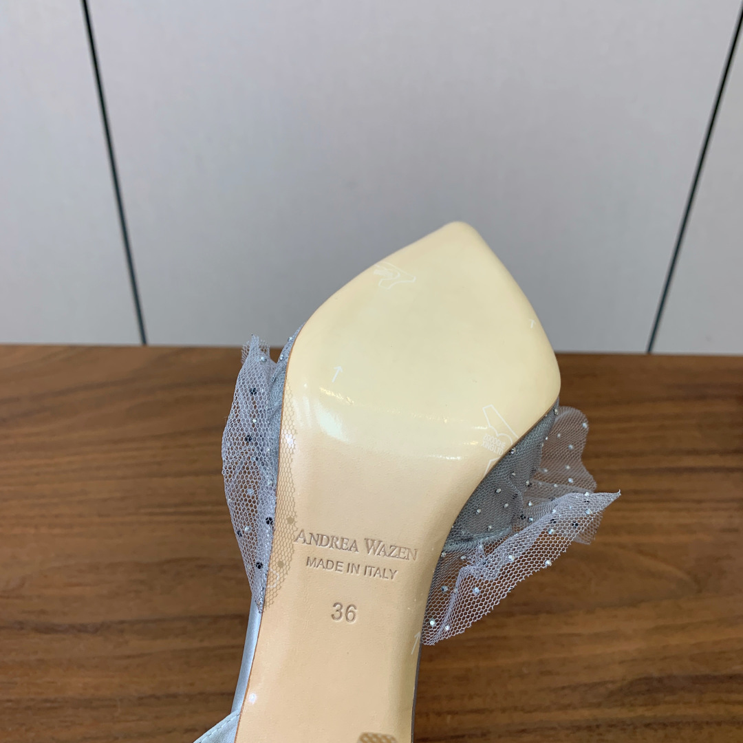 【Anderea Wazen】蕾丝凉鞋。纯手工蕾丝折叠工艺，非常的美，上脚无敌了。鞋面进口蕾丝。羊皮垫脚