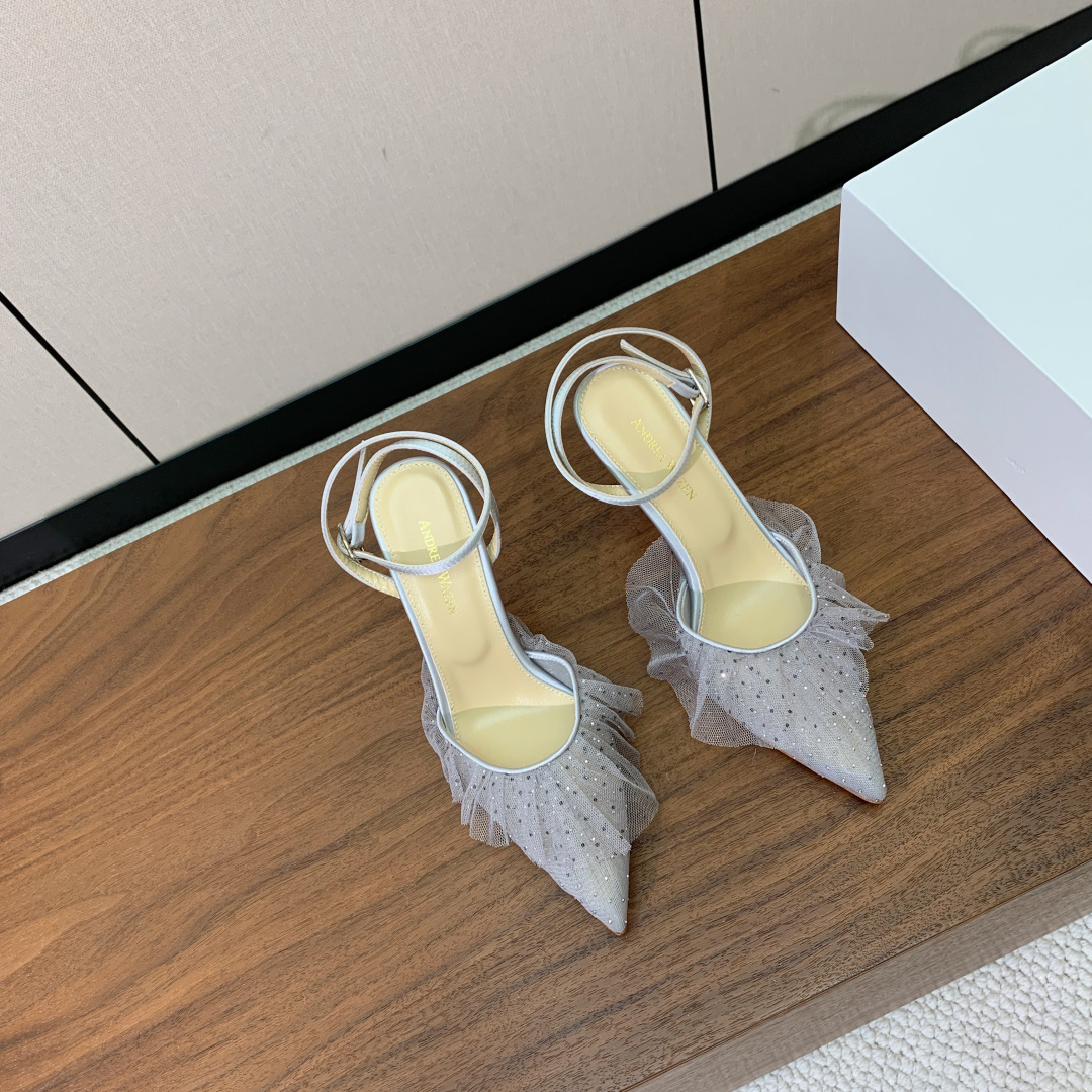【Anderea Wazen】蕾丝凉鞋。纯手工蕾丝折叠工艺，非常的美，上脚无敌了。鞋面进口蕾丝。羊皮垫脚
